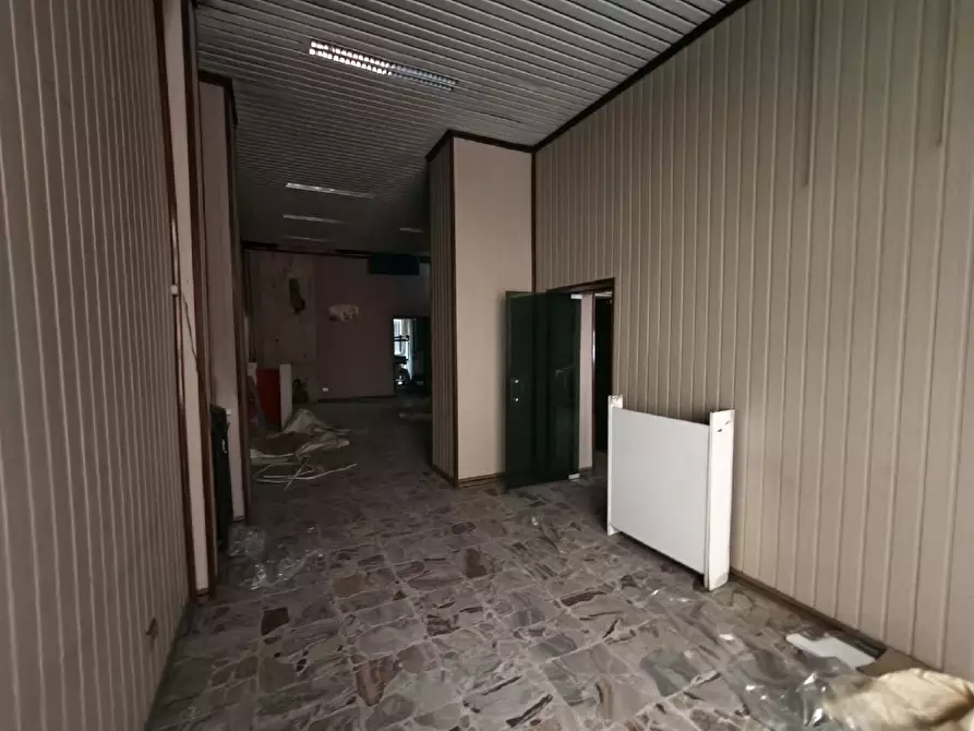 Immagine 6 di Magazzino in vendita  a Torino