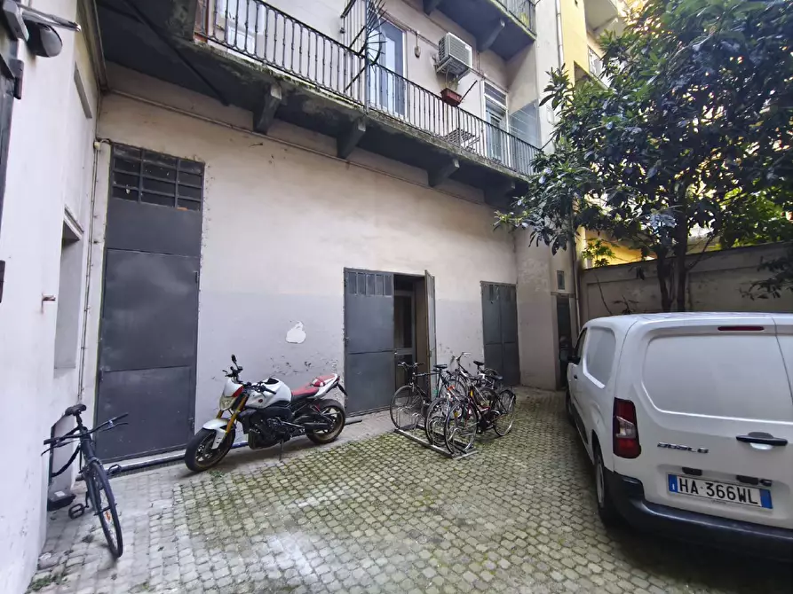 Immagine 13 di Magazzino in vendita  a Torino