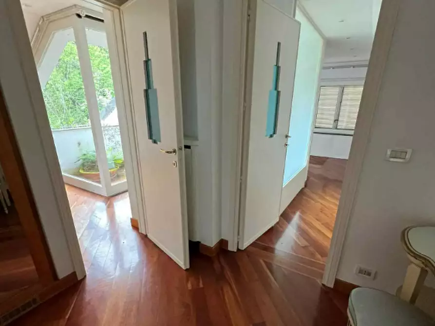 Immagine 6 di Villa in vendita  a Moncalieri