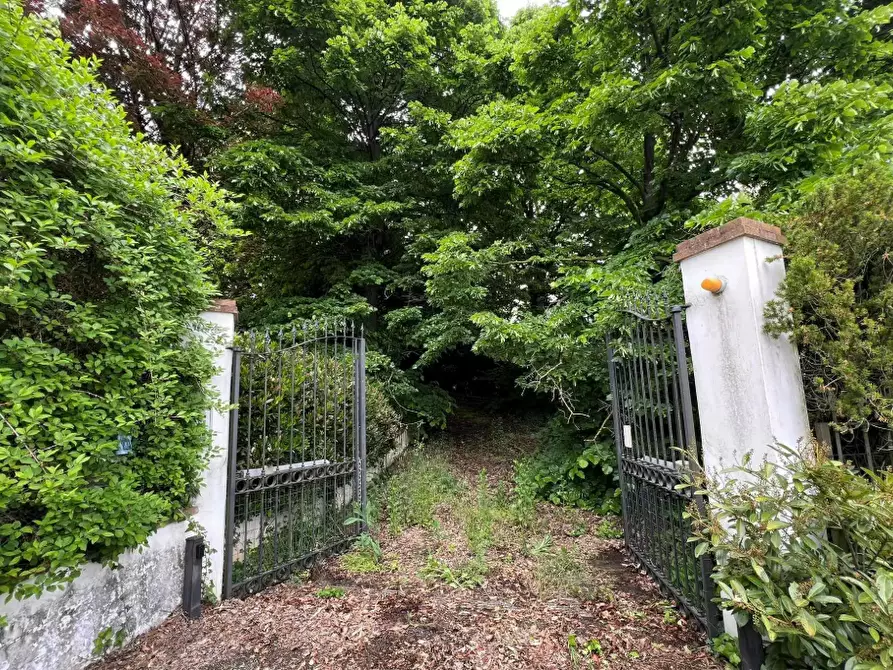 Immagine 2 di Villa in vendita  a Moncalieri
