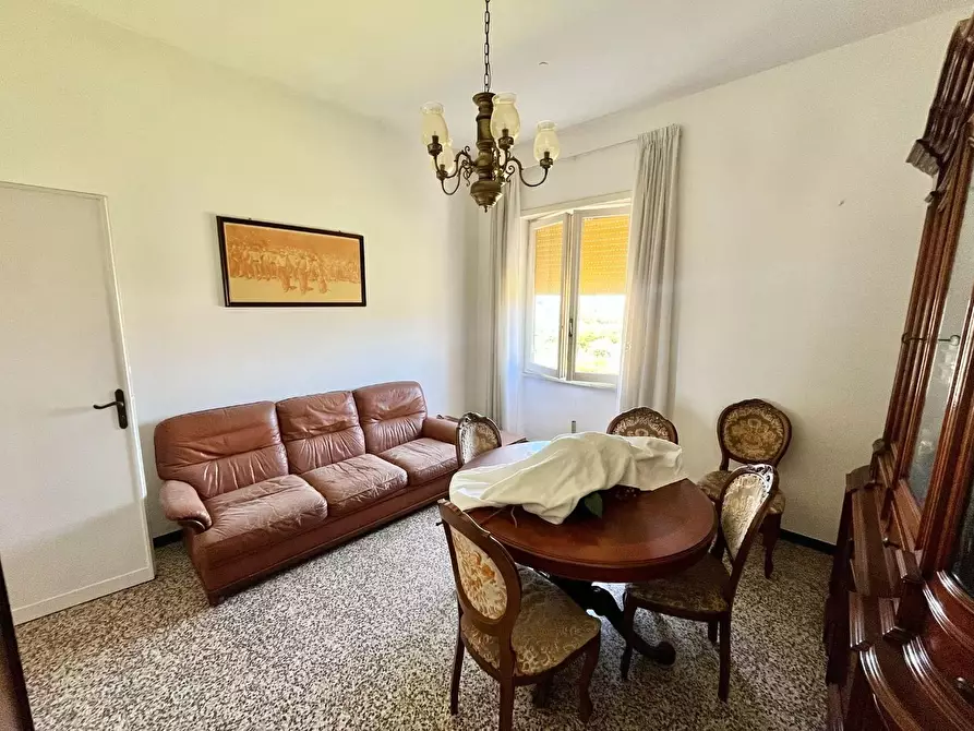 Immagine 1 di Appartamento in vendita  a Massa