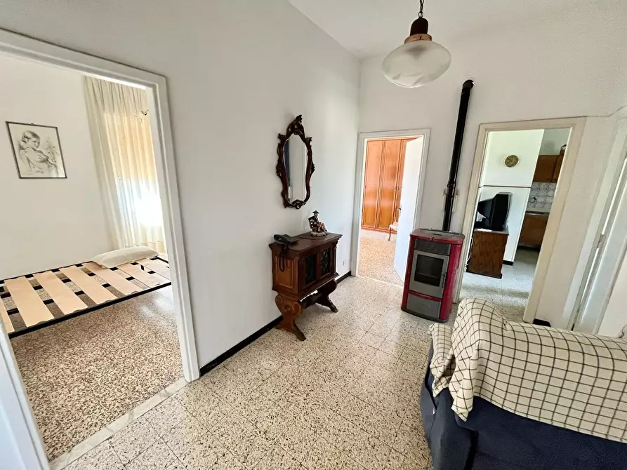 Immagine 2 di Appartamento in vendita  a Massa
