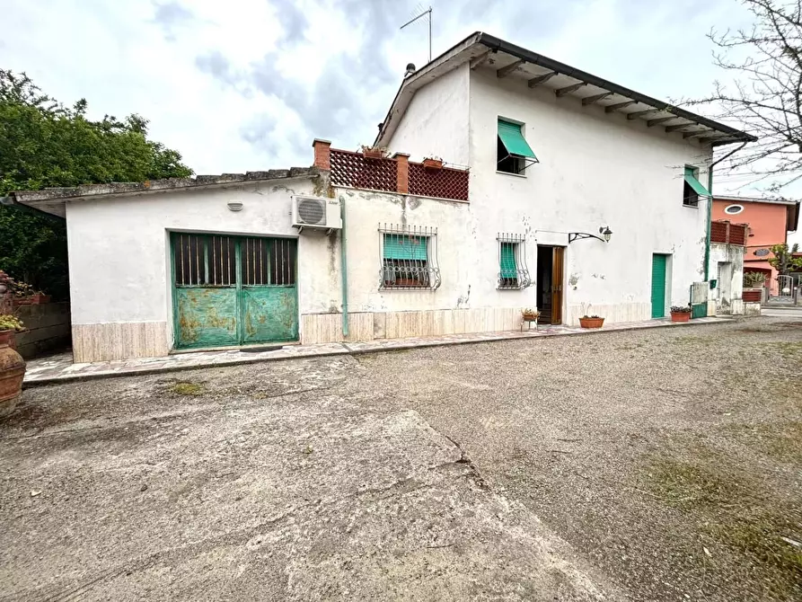 Immagine 2 di Villa in vendita  a Casciana Terme Lari