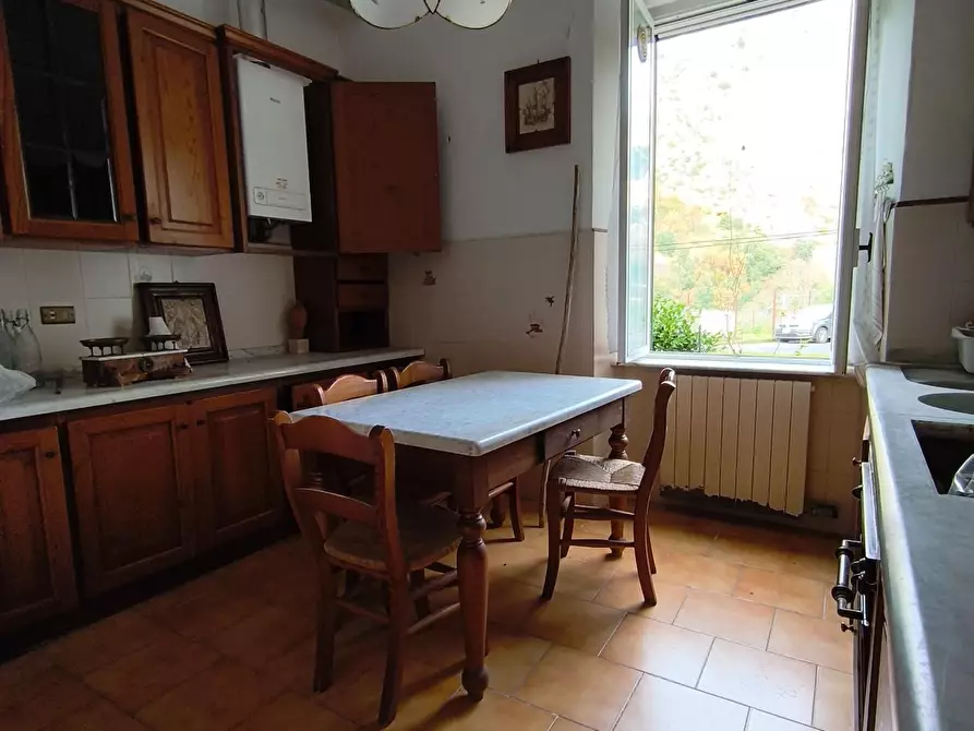 Immagine 1 di Appartamento in vendita  a Carrara