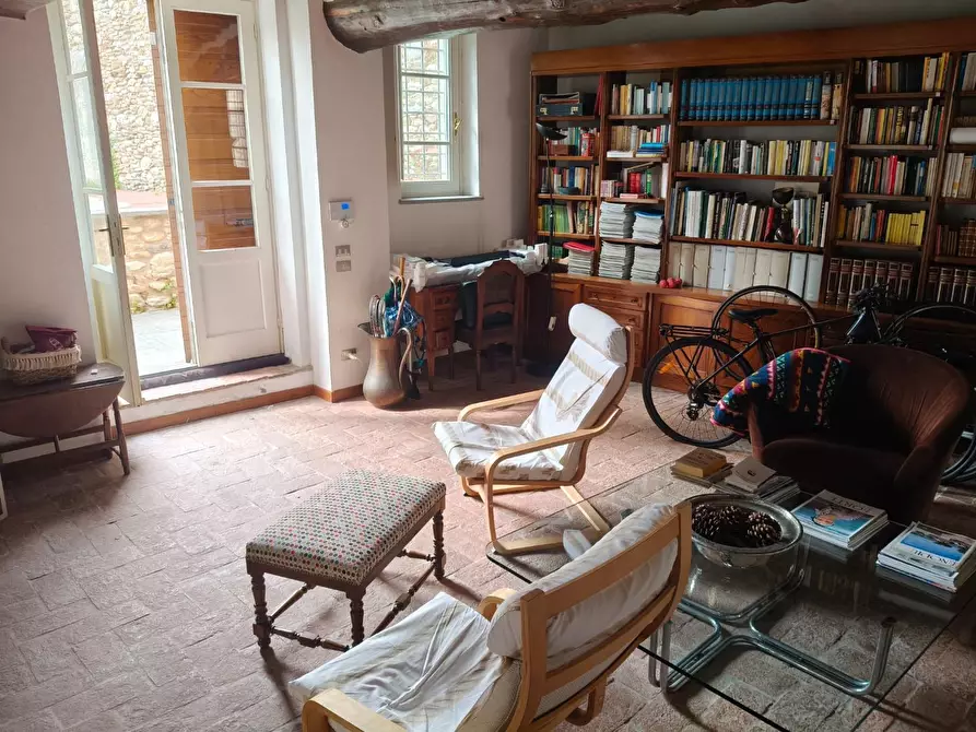 Immagine 5 di Villa in vendita  a Seravezza