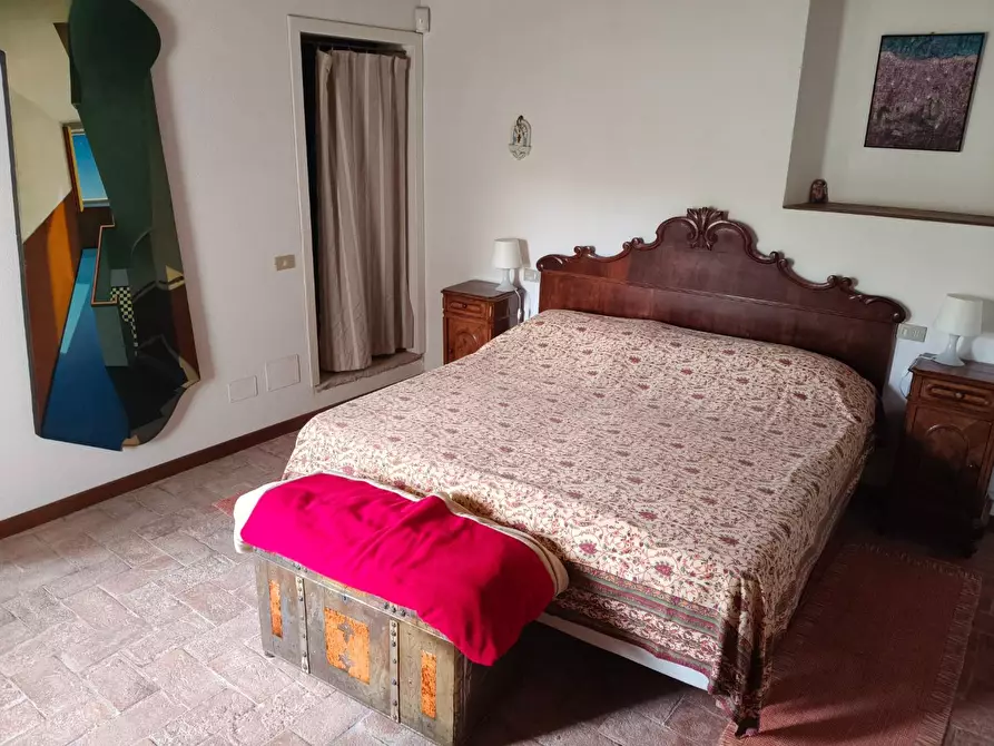 Immagine 11 di Villa in vendita  a Seravezza