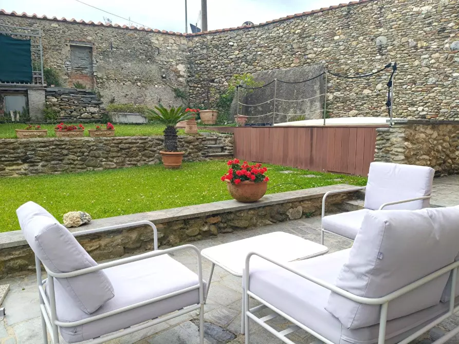 Immagine 17 di Villa in vendita  a Seravezza