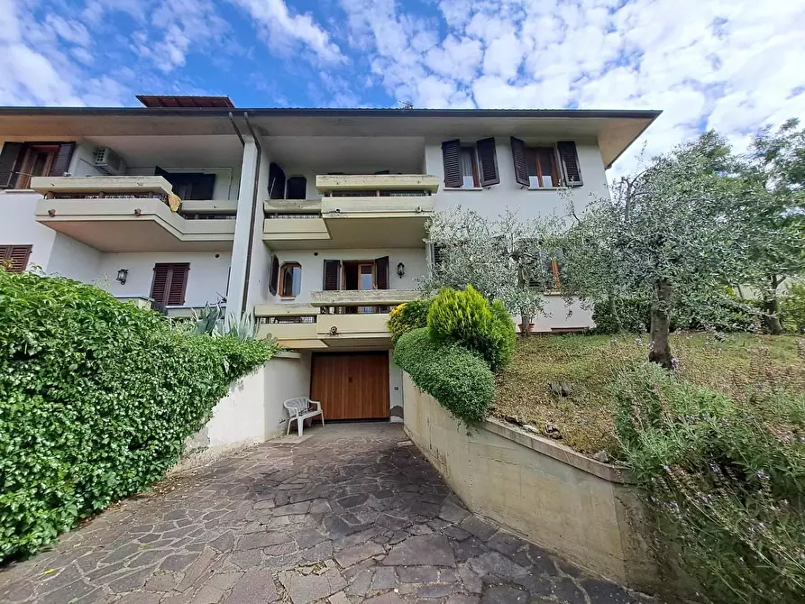 Immagine 1 di Casa bifamiliare in vendita  a Poggibonsi