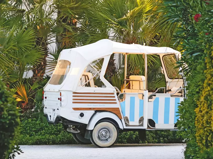 Immagine 16 di Appartamento in vendita  a Forte Dei Marmi