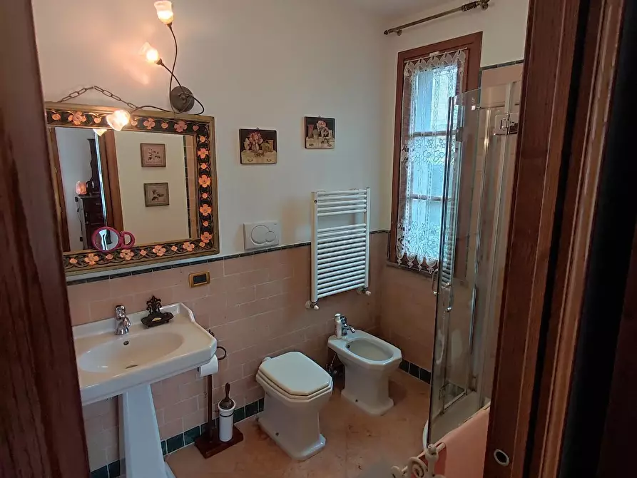Immagine 17 di Villa in vendita  a Castelfranco Di Sotto
