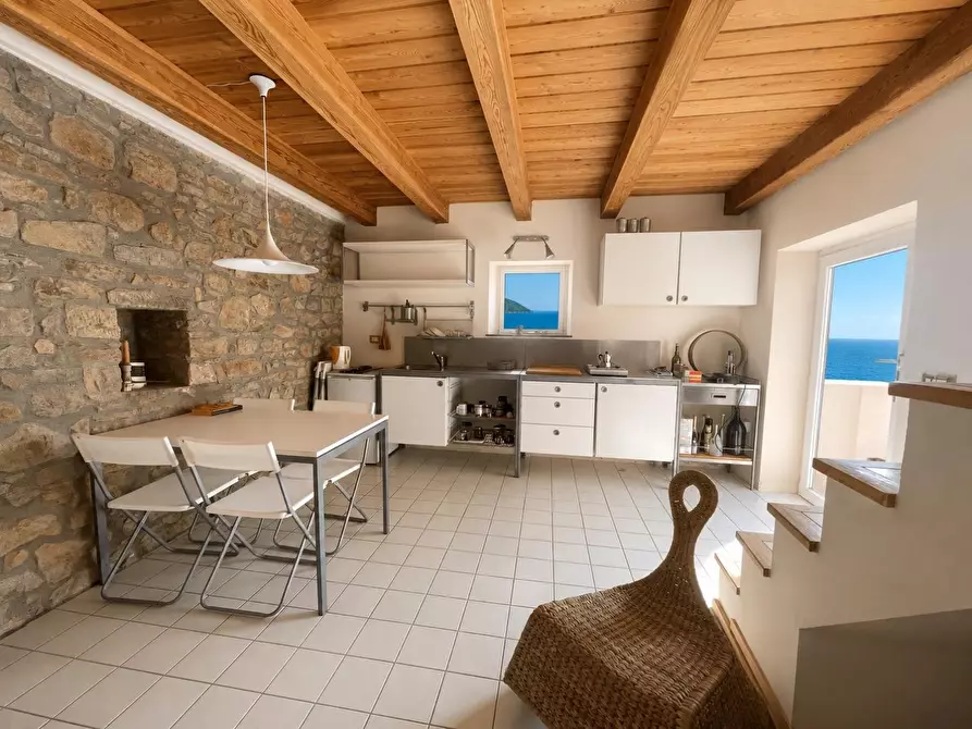 Immagine 9 di Casa semindipendente in vendita  a La Spezia