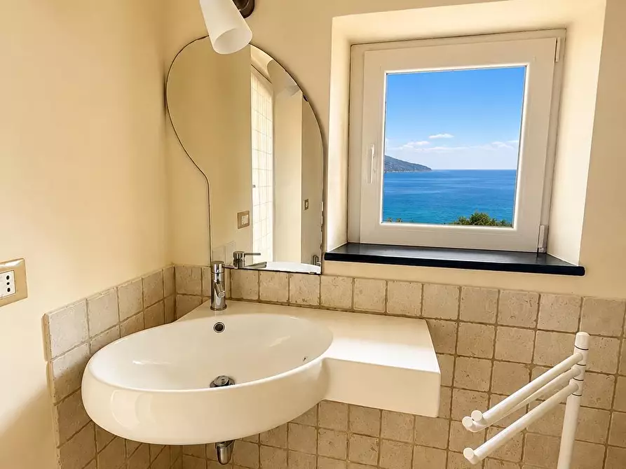 Immagine 28 di Casa semindipendente in vendita  a La Spezia