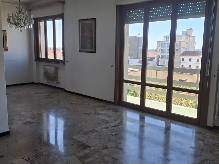 Immagine 2 di Appartamento in vendita  a Cecina