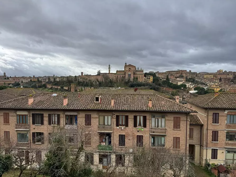 Immagine 13 di Appartamento in vendita  a Siena
