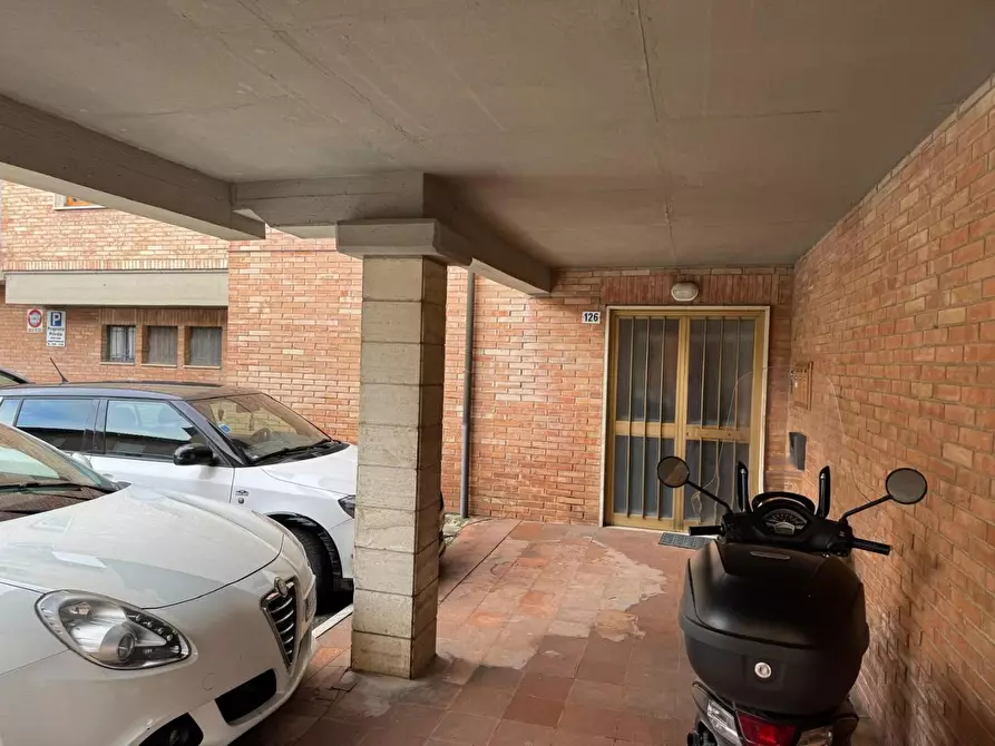 Immagine 11 di Appartamento in vendita  a Siena
