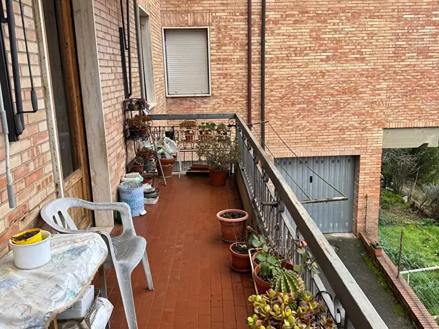 Immagine 4 di Appartamento in vendita  a Siena