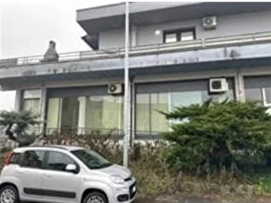 Immagine 4 di Negozio in vendita  a Bareggio
