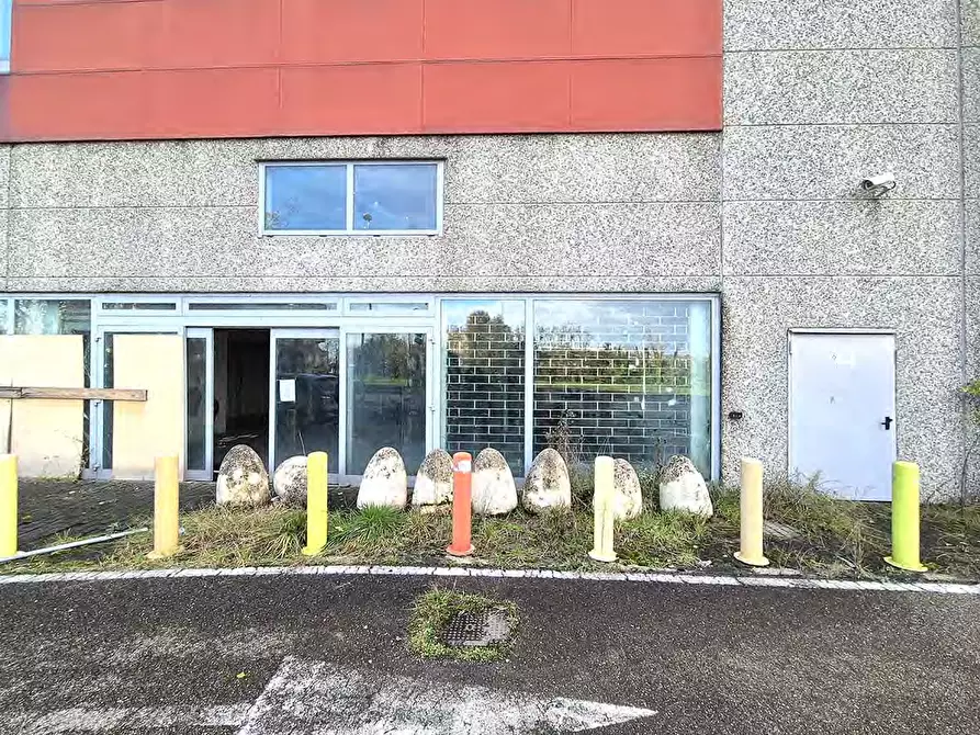 Immagine 3 di Negozio in vendita  a Milano