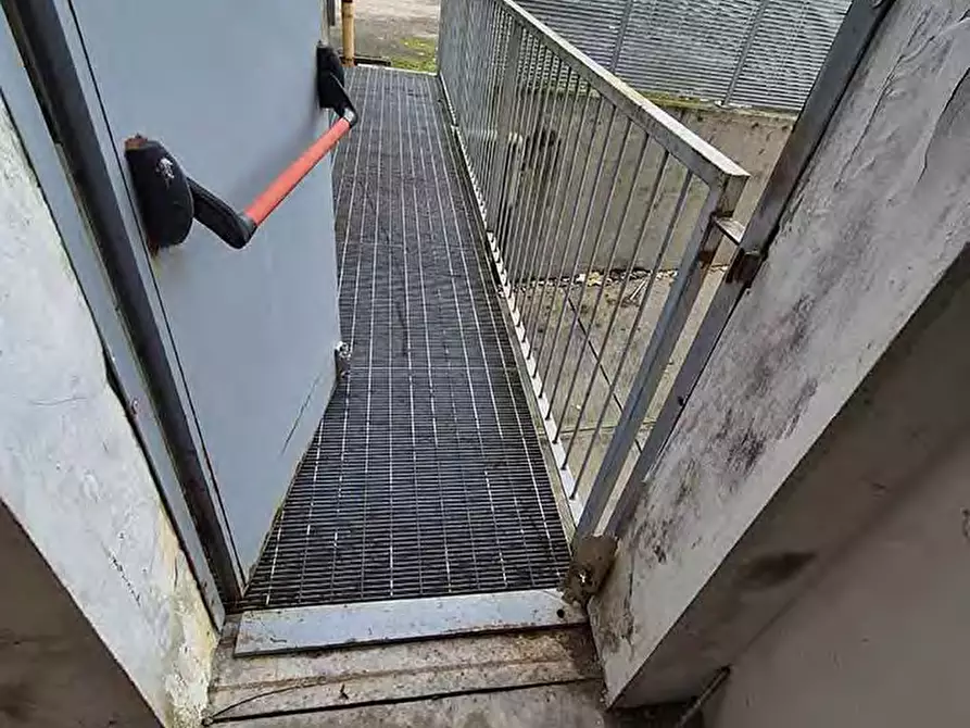 Immagine 11 di Negozio in vendita  a Milano