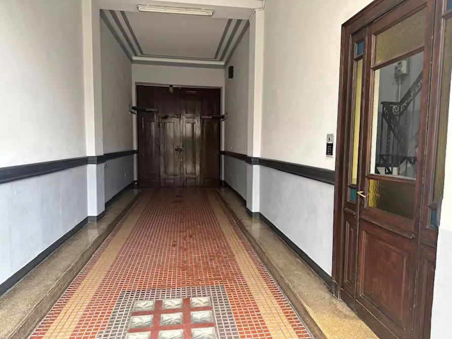 Immagine 17 di Negozio in vendita  a Torino