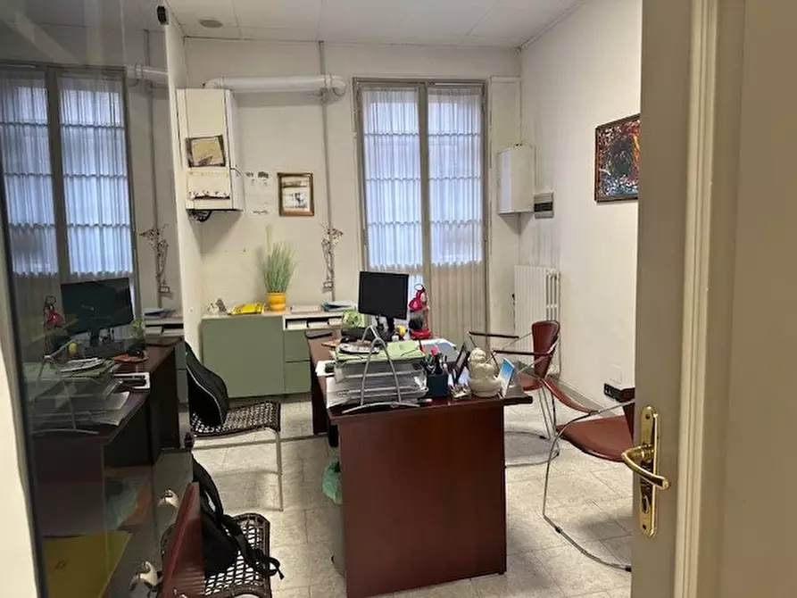 Immagine 5 di Negozio in vendita  a Torino