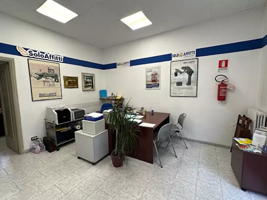 Immagine 3 di Negozio in vendita  a Torino