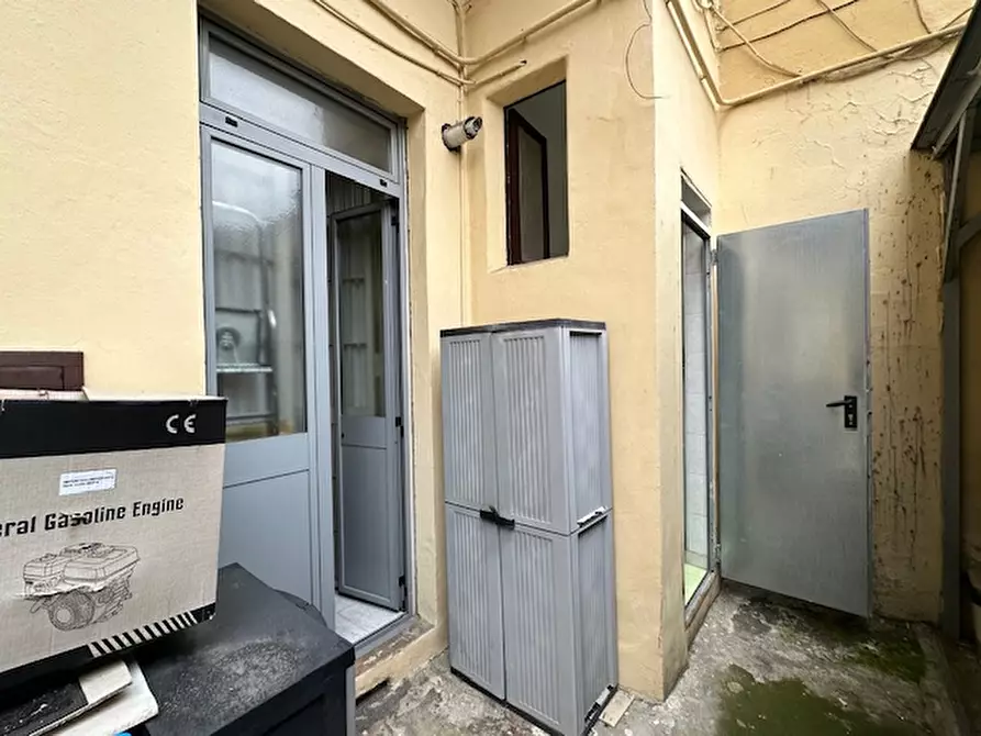 Immagine 9 di Negozio in vendita  a Torino