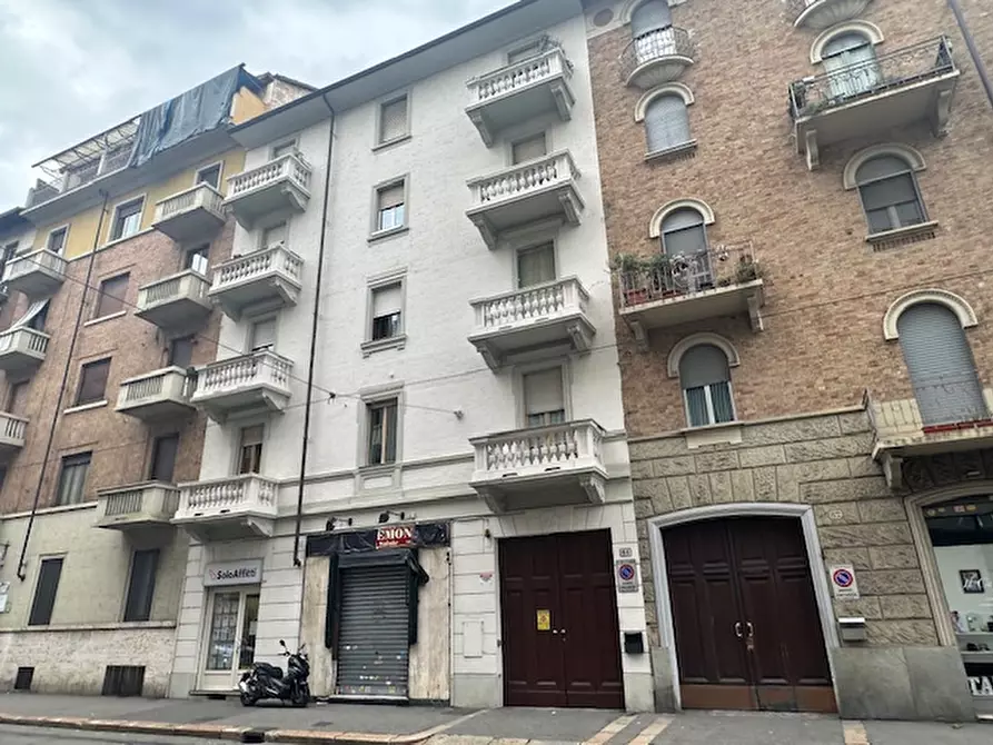 Immagine 19 di Negozio in vendita  a Torino