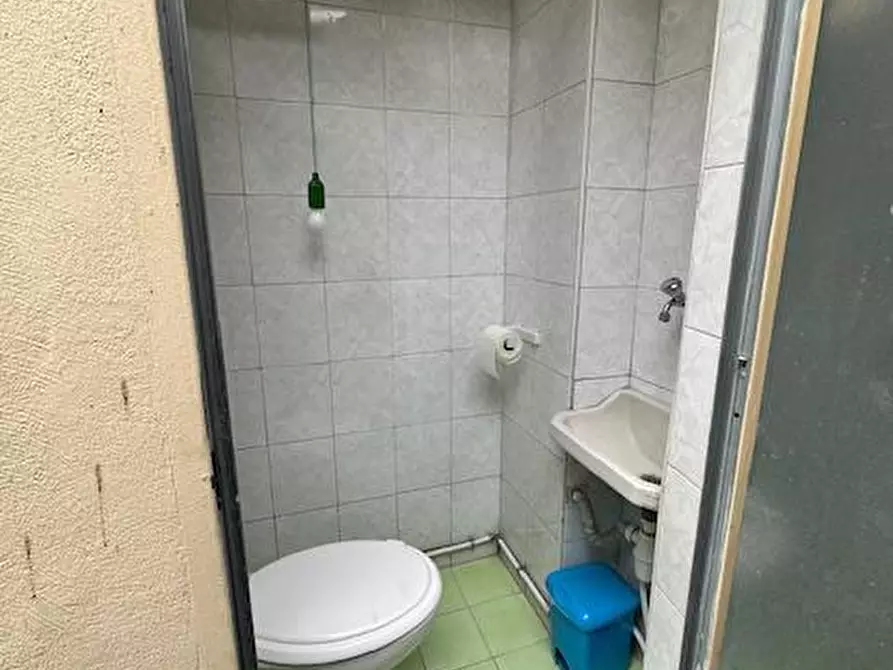 Immagine 11 di Negozio in vendita  a Torino