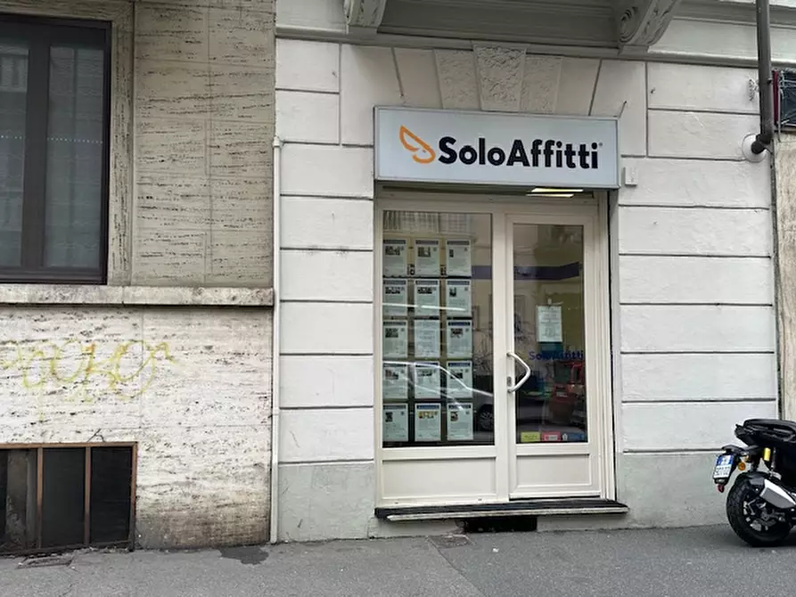 Immagine 22 di Negozio in vendita  a Torino