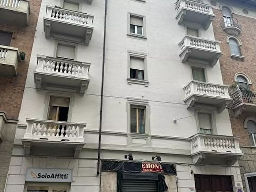 Immagine 21 di Negozio in vendita  a Torino