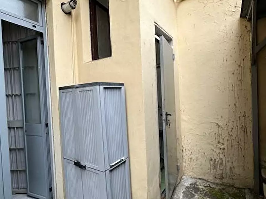 Immagine 8 di Negozio in vendita  a Torino