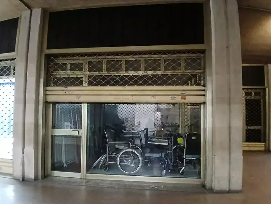Immagine 1 di Negozio in vendita  a Cuorgnè