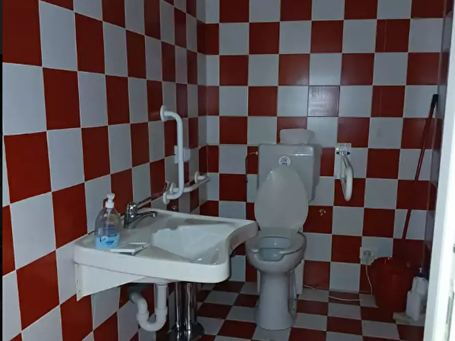 Immagine 5 di Negozio in vendita  a Cuorgnè