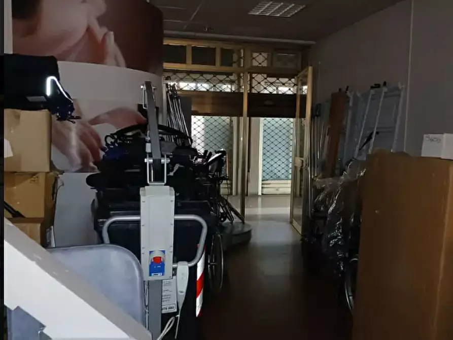 Immagine 2 di Negozio in vendita  a Cuorgnè