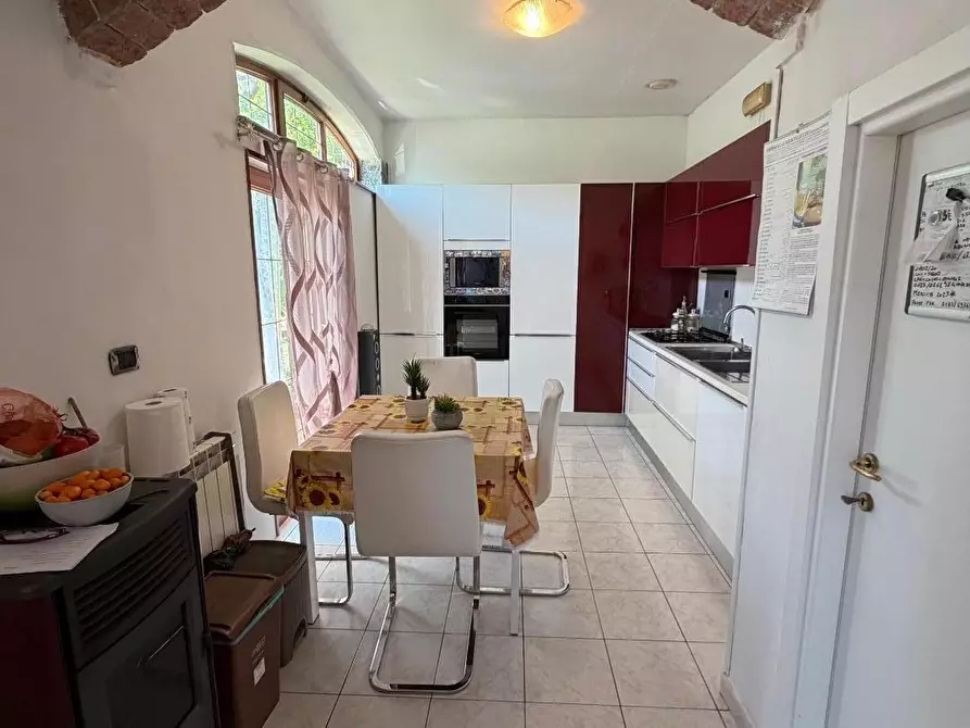 Immagine 4 di Casa trifamiliare in vendita  a Castelnuovo Magra