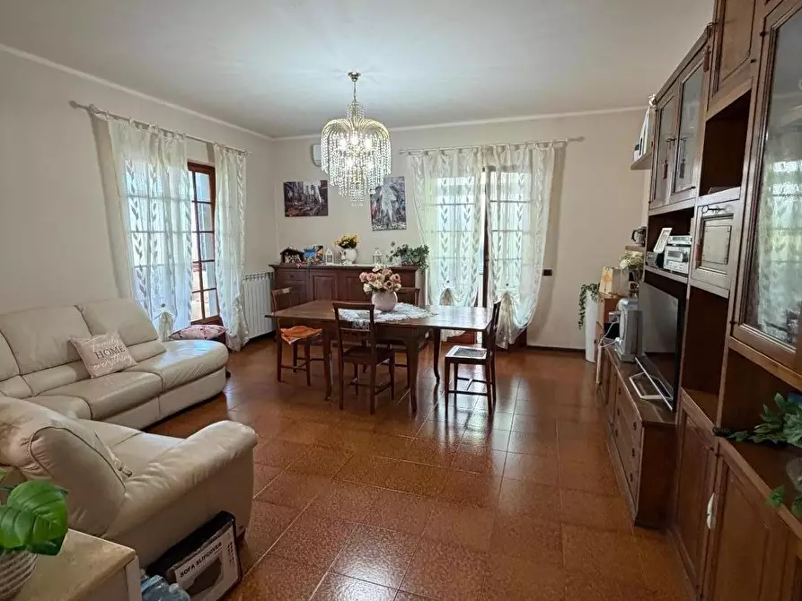Immagine 3 di Casa trifamiliare in vendita  a Castelnuovo Magra