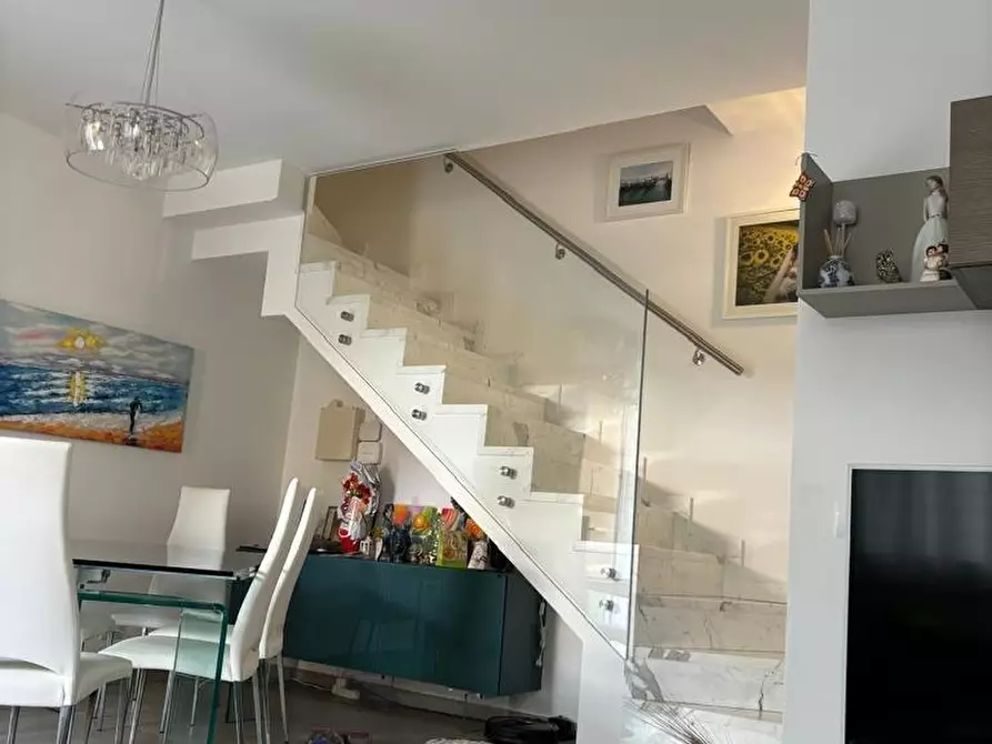 Immagine 1 di Villetta a schiera in vendita  a Carrara