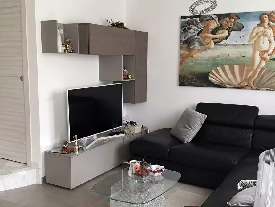 Immagine 2 di Villetta a schiera in vendita  a Carrara