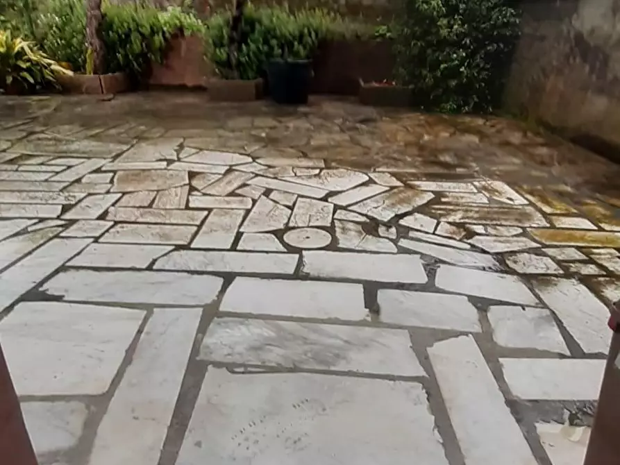 Immagine 9 di Casa indipendente in vendita  a Ortonovo