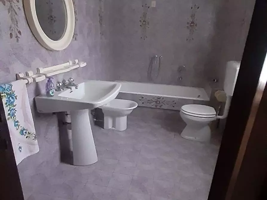Immagine 8 di Casa indipendente in vendita  a Ortonovo