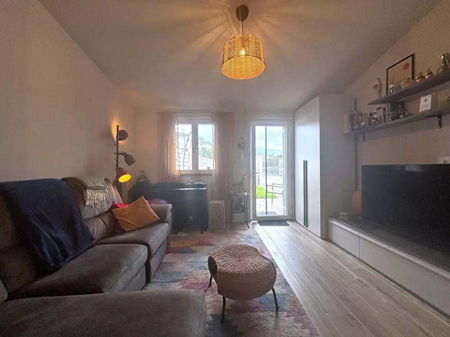 Immagine 4 di Villa in vendita  a Capannori