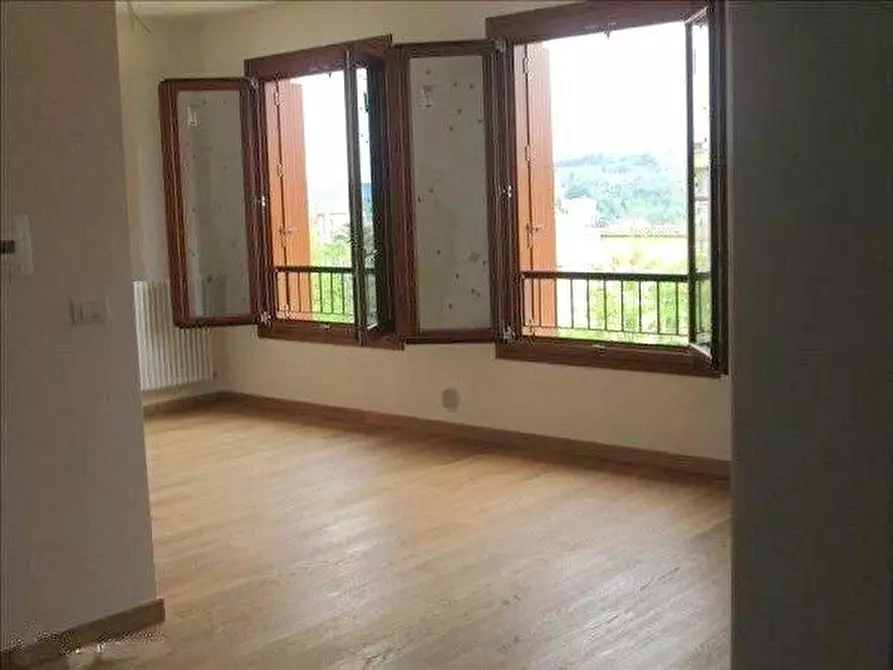 Immagine 9 di Appartamento in vendita  a Siena