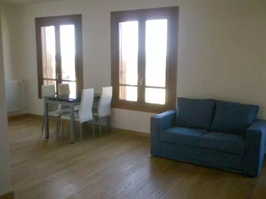 Immagine 2 di Appartamento in vendita  a Siena