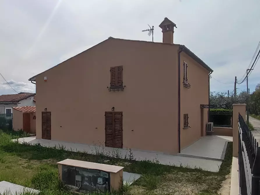 Immagine 4 di Villa in vendita  a Pietrasanta