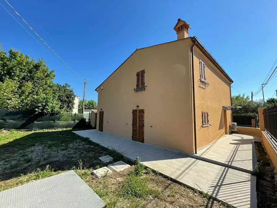 Immagine 2 di Villa in vendita  a Pietrasanta