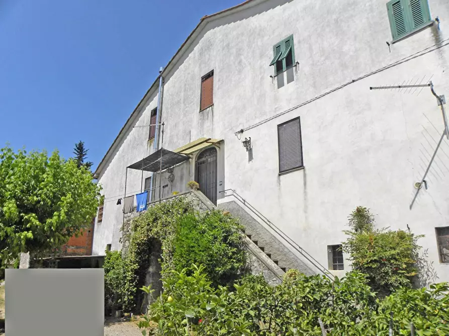 Immagine 1 di Rustico / casale in vendita  a Lucca