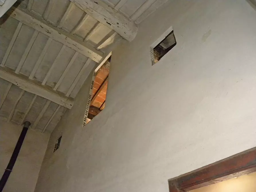 Immagine 32 di Rustico / casale in vendita  a Lucca