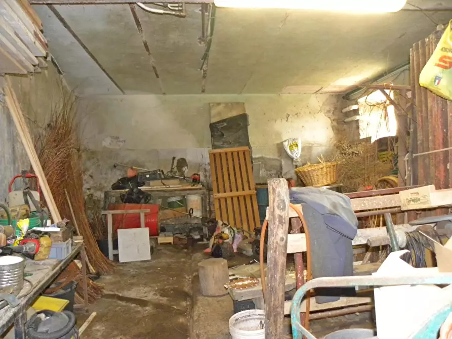 Immagine 13 di Rustico / casale in vendita  a Lucca