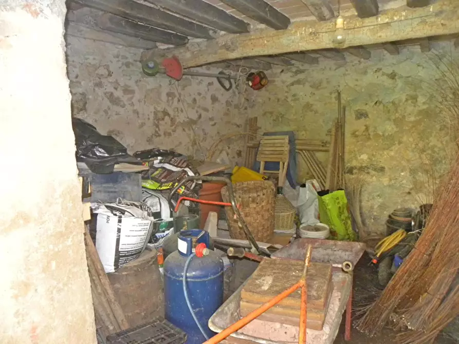 Immagine 14 di Rustico / casale in vendita  a Lucca